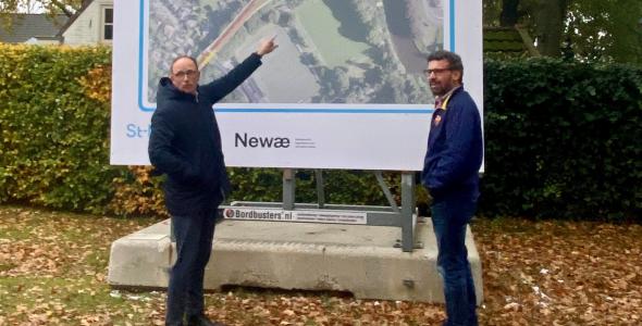 Projectbord Theereheide - Esscheweg met links wethouder Theo Geldens