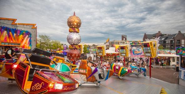 Breakdance-attractie op de kermis in Sint-Michielsgestel