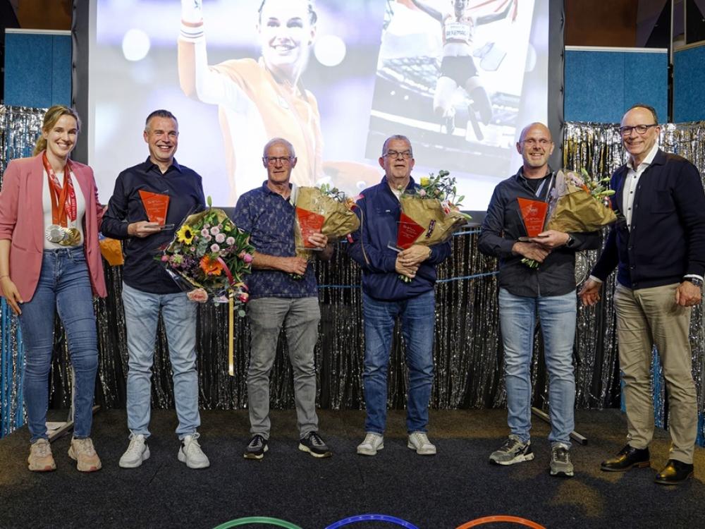 Kimberly Alkemade, winnaars Sportgala en wethouder Geldens op het Sportgala 2025