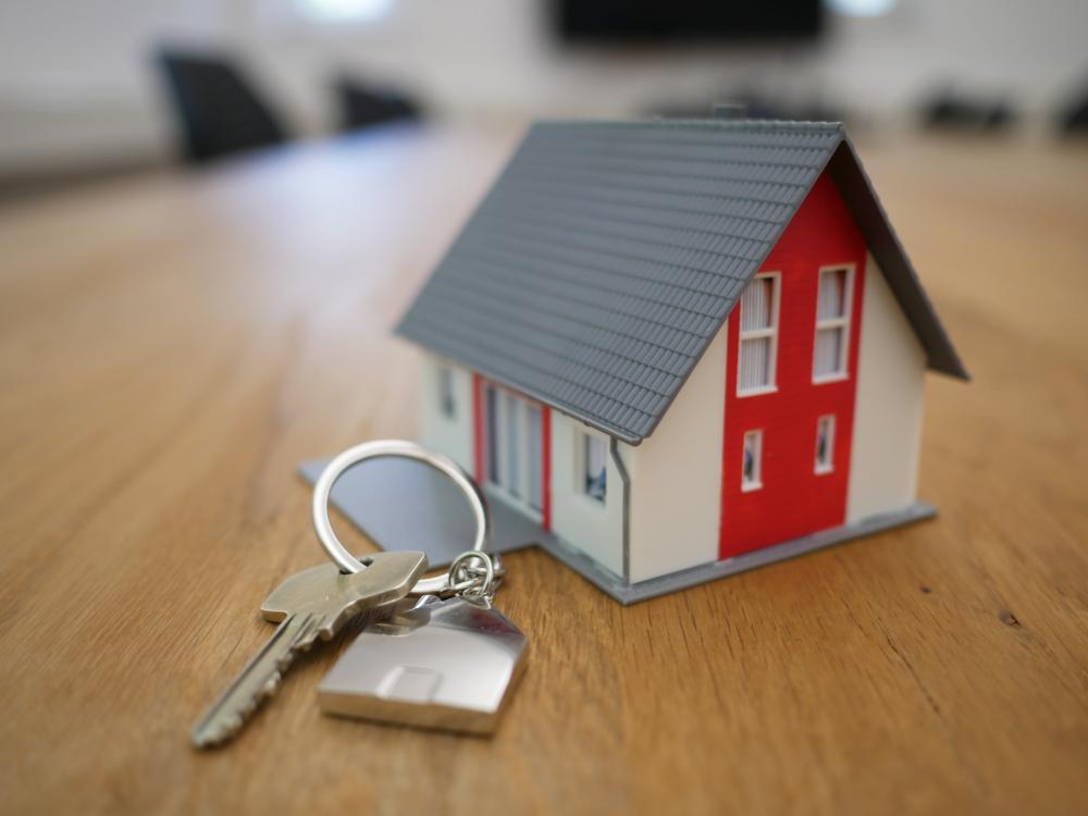 Speelgoedhuisje met sleutel