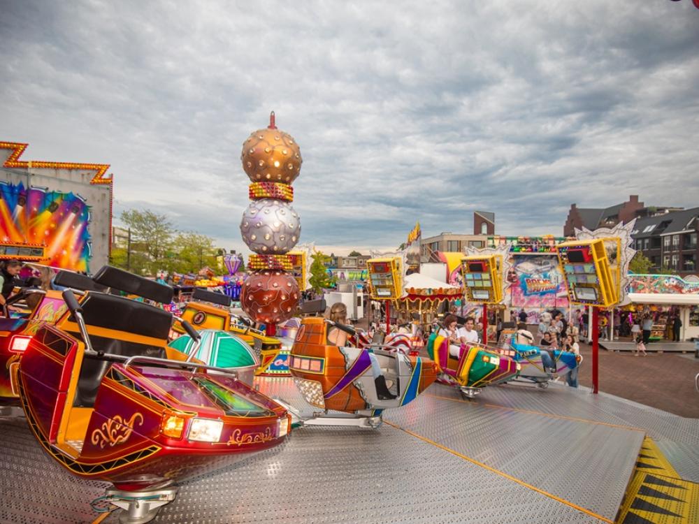 Breakdance-attractie op de kermis in Sint-Michielsgestel